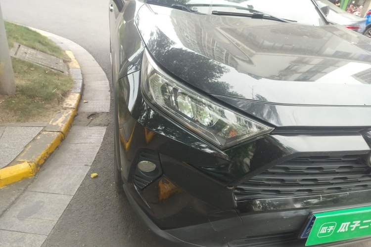 Used Toyota RAV4 2020 2.0L CVT Two-Wheel Drive Fashion Edition Exterior 6