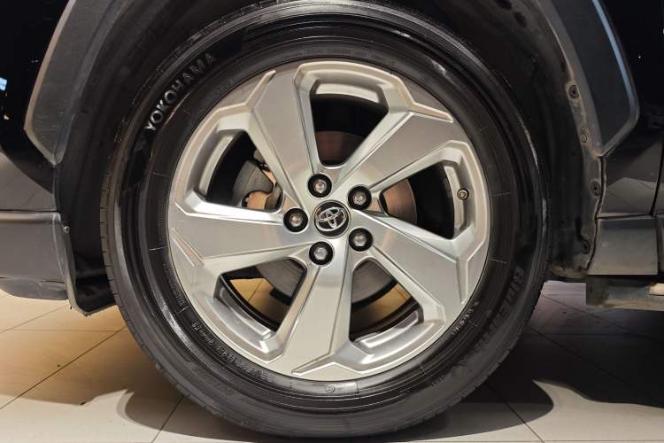 Used Toyota RAV4 2020 2.0L CVT Two-Wheel Drive Fashion Edition Exterior 8