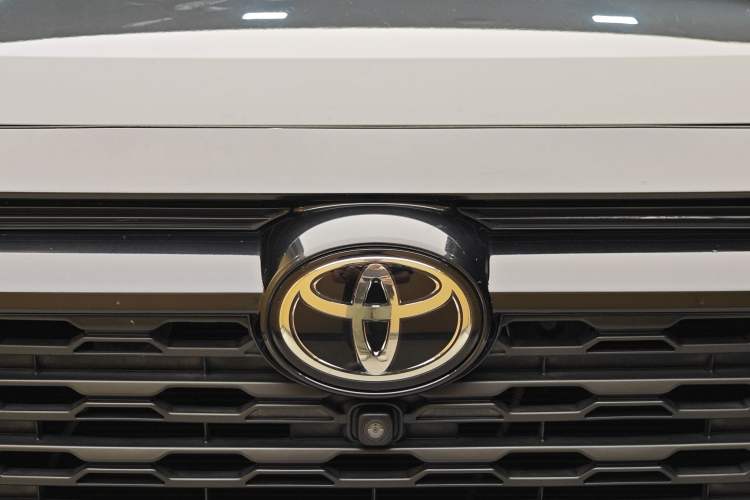 Used Toyota RAV4 2020 2.0L CVT Two-Wheel Drive Fashion Edition Exterior 9