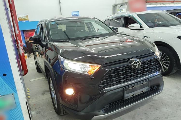 Used Toyota RAV4 2020 2.0L CVT Two-Wheel Drive Fashion Edition Front Right 45 Deg