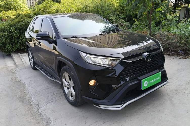 Used Toyota RAV4 2020 2.0L CVT 4x4 Style PLUS Edition Front Right 45 Deg