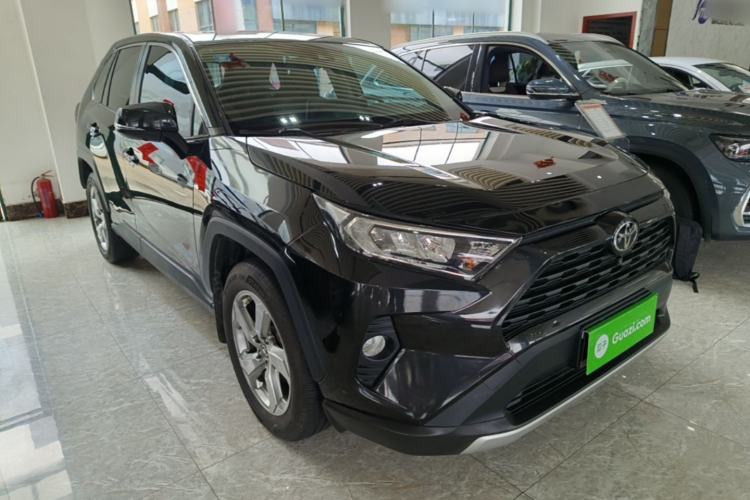 Used Toyota RAV4 2020 2.0L CVT Two-Wheel Drive Fashion Edition Front Right 45 Deg