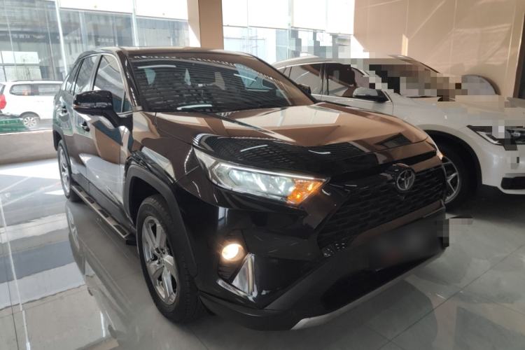Used Toyota RAV4 2020 2.0L CVT Two-Wheel Drive Fashion Edition Front Right 45 Deg