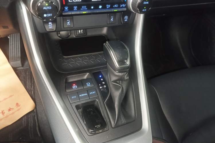 Used Toyota RAV4 2020 2.0L CVT Two-Wheel Drive Fashion PLUS Edition Gear Lever