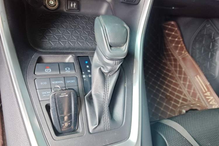 Used Toyota RAV4 2020 2.0L CVT 4x4 Trend Edition Gear Lever