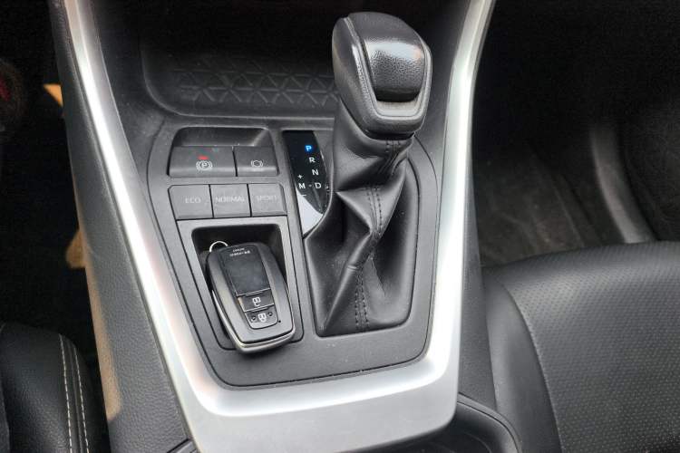 Used Toyota RAV4 2020 2.0L CVT Two-Wheel Drive Fashion Edition Gear Lever
