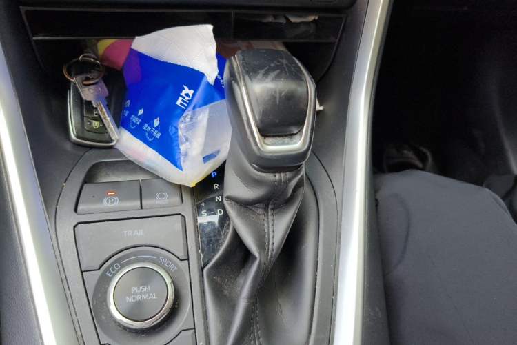 Used Toyota RAV4 2020 Dual-Engine 2.5L E-CVT 4x4 Elite PLUS Edition Gear Lever