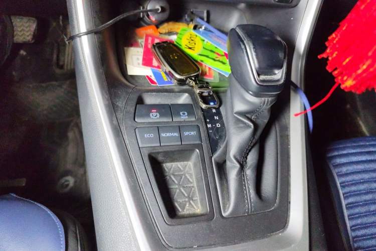 Used Toyota RAV4 2020 2.0L CVT Two-Wheel Drive Fashion PLUS Edition Gear Lever