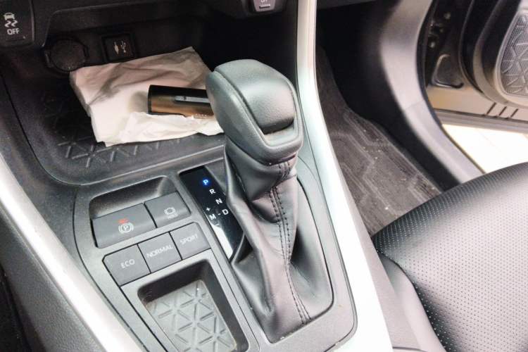 Used Toyota RAV4 2020 2.0L CVT Two-Wheel Drive Urban Edition Gear Lever