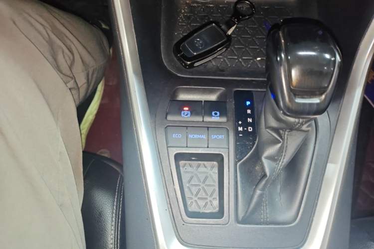 Used Toyota RAV4 2020 2.0L CVT Two-Wheel Drive Fashion Edition Gear Lever