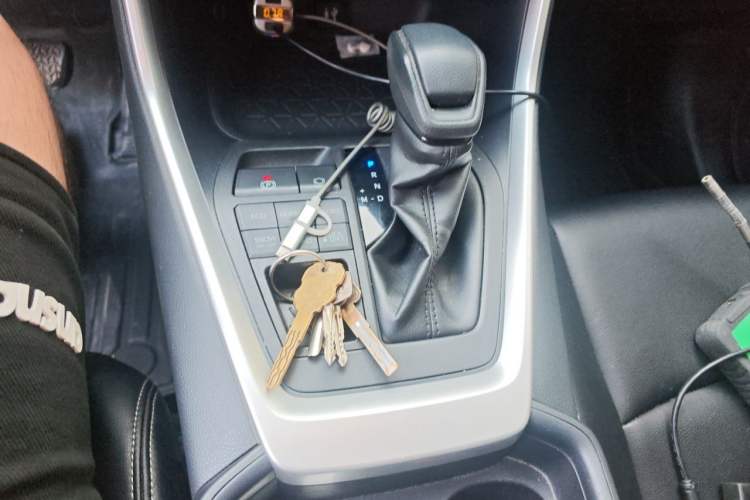 Used Toyota RAV4 2020 2.0L CVT 4x4 Trend Edition Gear Lever