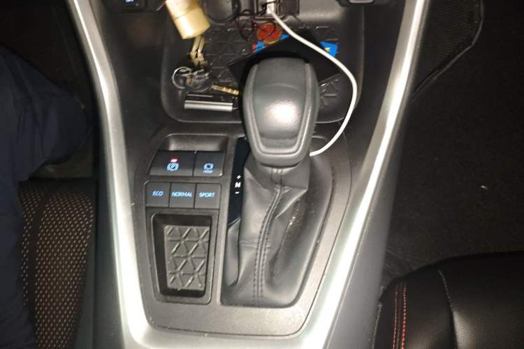 Used Toyota RAV4 2020 2.0L CVT Two-Wheel Drive Fashion Edition Gear Lever