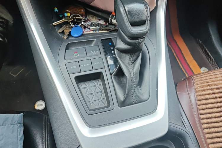 Used Toyota RAV4 2020 2.0L CVT Two-Wheel Drive Fashion Edition Gear Lever