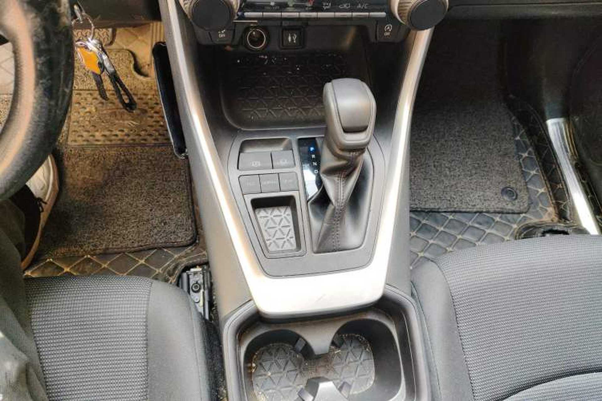 Used Toyota RAV4 2020 2.0L CVT Two-Wheel Drive Urban Edition Gear Lever