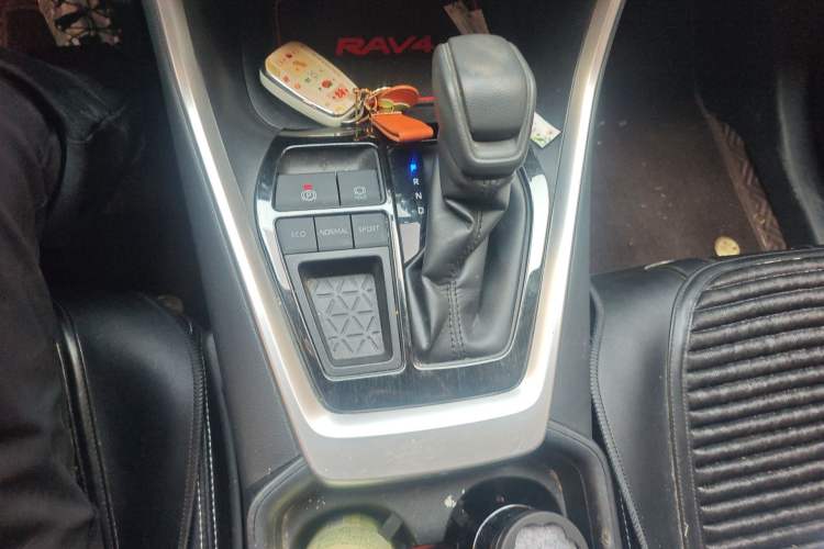 Used Toyota RAV4 2020 2.0L CVT Two-Wheel Drive Fashion Edition Gear Lever