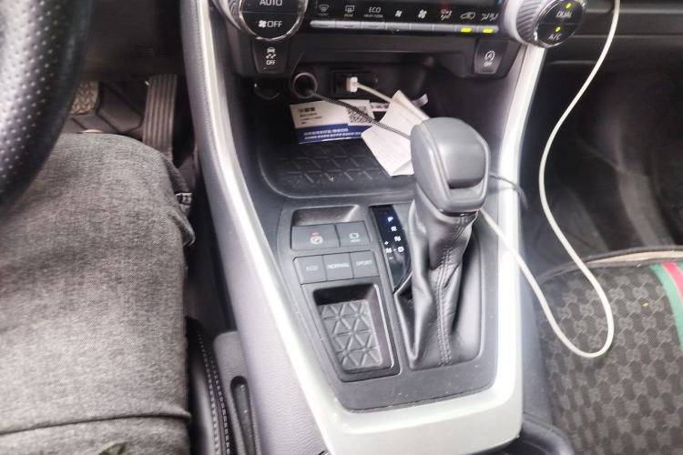 Used Toyota RAV4 2020 2.0L CVT Two-Wheel Drive Fashion Edition Gear Lever