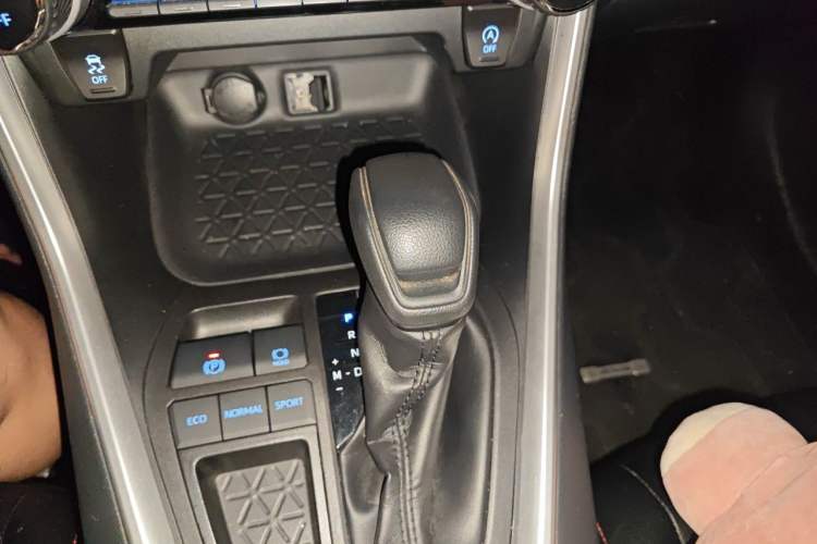 Used Toyota RAV4 2020 2.0L CVT Two-Wheel Drive Fashion Edition Gear Lever