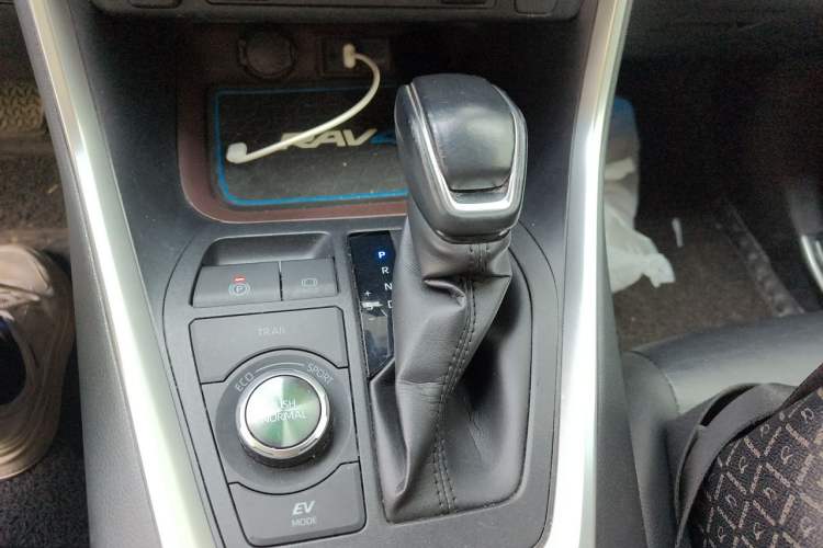 Used Toyota RAV4 2020 Dual-Motor 2.5L E-CVT Four-Wheel Drive Flagship Edition Gear Lever