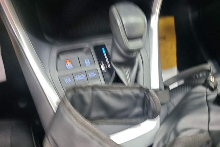 Used Toyota RAV4 2020 2.0L CVT Two-Wheel Drive Fashion Edition Gear Lever