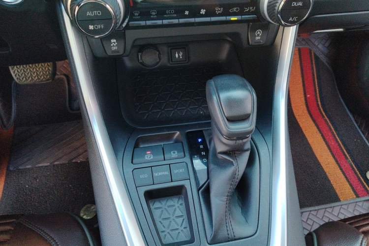 Used Toyota RAV4 2020 2.0L CVT Two-Wheel Drive Fashion Edition Gear Lever