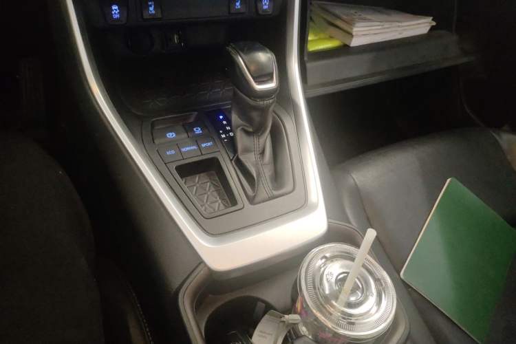Used Toyota RAV4 2020 2.0L CVT Two-Wheel Drive Fashion PLUS Edition Gear Lever