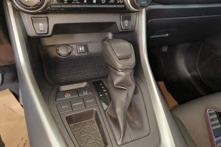 Used Toyota RAV4 2020 2.0L CVT Two-Wheel Drive Fashion Edition Gear Lever