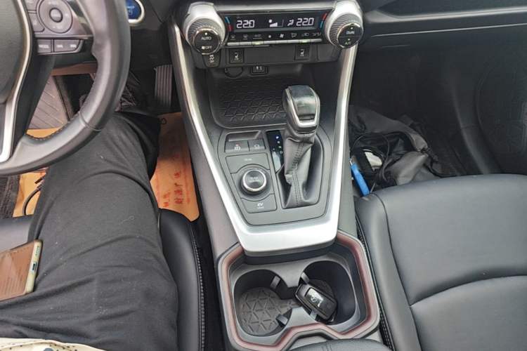 Used Toyota RAV4 2020 Dual-Engine 2.5L E-CVT 4x4 Elite PLUS Edition Gear Lever