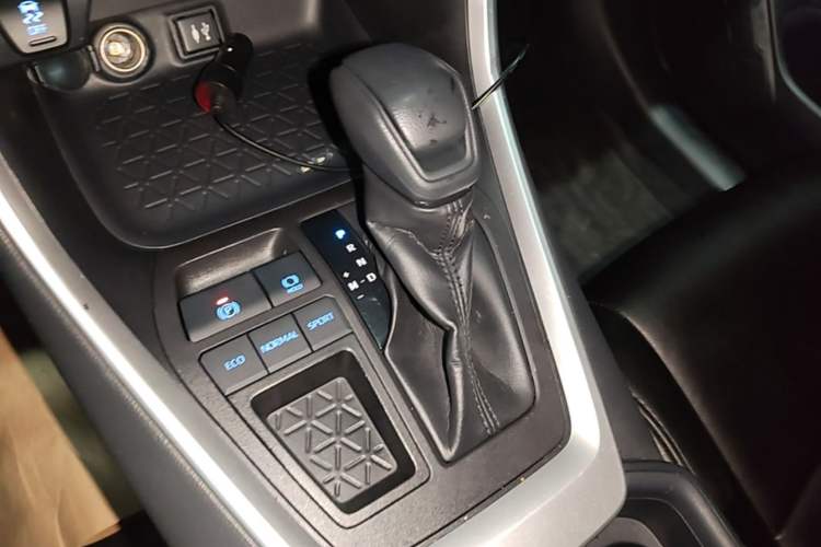 Used Toyota RAV4 2020 2.0L CVT Two-Wheel Drive Fashion Edition Gear Lever