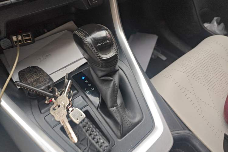 Used Toyota RAV4 2020 2.0L CVT Two-Wheel Drive Fashion Edition Gear Lever