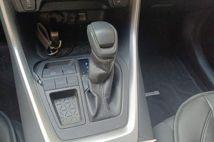 Used Toyota RAV4 2020 2.0L CVT Two-Wheel Drive Fashion Edition Gear Lever