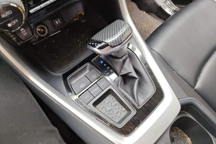 Used Toyota RAV4 2020 2.0L CVT Two-Wheel Drive Fashion Edition Gear Lever