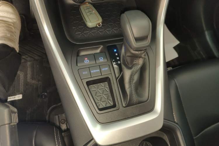 Used Toyota RAV4 2020 2.0L CVT Two-Wheel Drive Fashion Edition Gear Lever