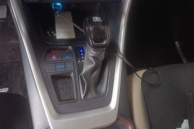Used Toyota RAV4 2020 2.0L CVT Two-Wheel Drive Fashion PLUS Edition Gear Lever