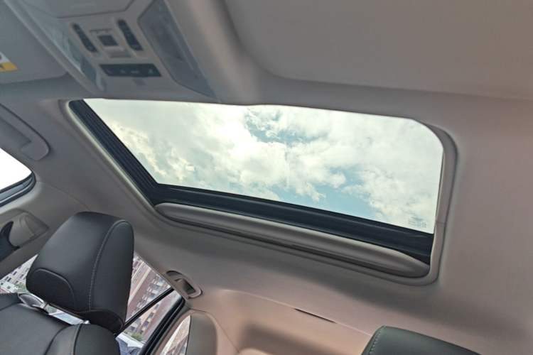Used Toyota RAV4 2020 Dual-Engine 2.5L E-CVT 4x4 Elite PLUS Edition Headliner