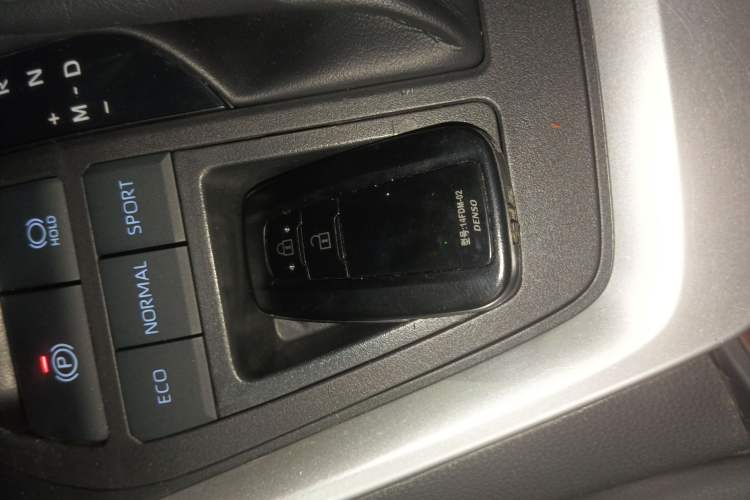 Used Toyota RAV4 2020 2.0L CVT Two-Wheel Drive Fashion PLUS Edition Interior 1