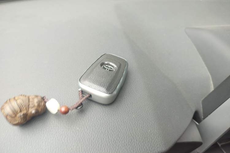 Used Toyota RAV4 2020 2.0L CVT Two-Wheel Drive Fashion Edition Interior 1