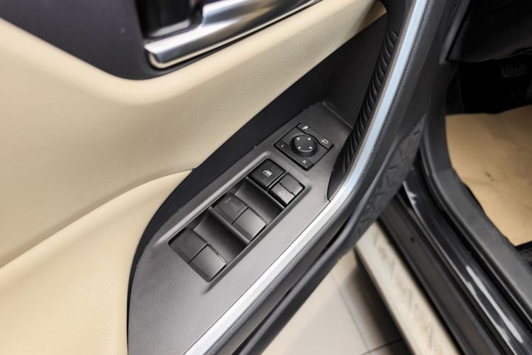 Used Toyota RAV4 2020 2.0L CVT Two-Wheel Drive Fashion Edition Interior 11