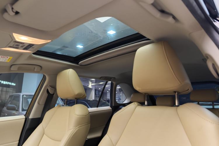 Used Toyota RAV4 2020 2.0L CVT Two-Wheel Drive Fashion Edition Interior 12