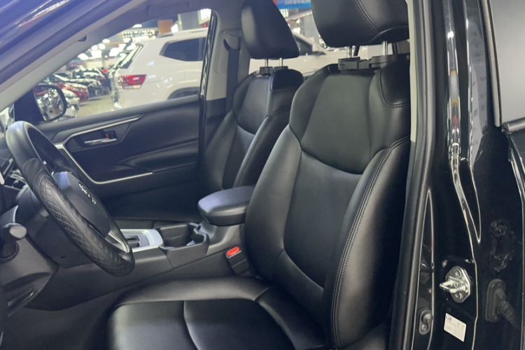 Used Toyota RAV4 2020 2.0L CVT Two-Wheel Drive Fashion Edition Interior 2