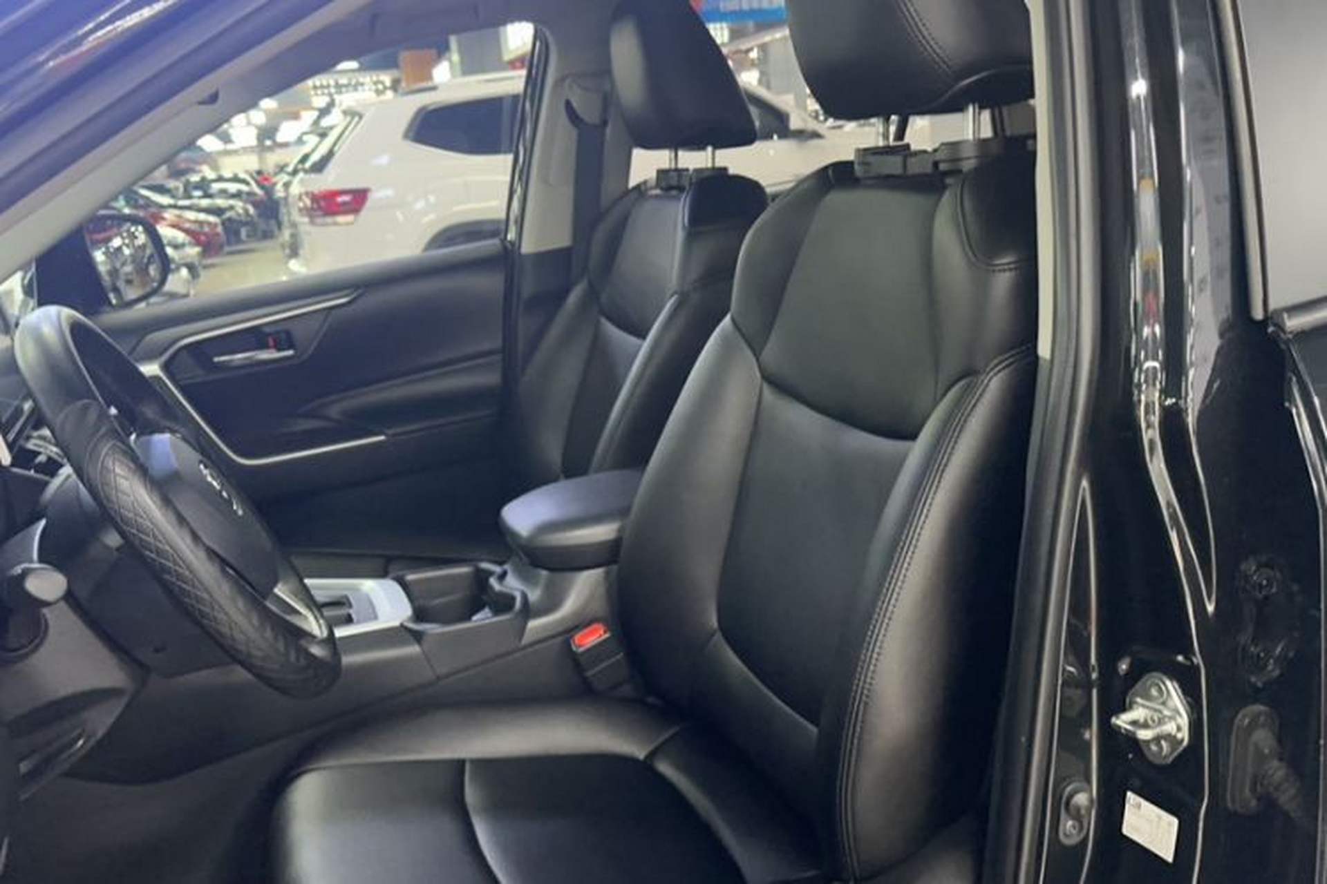 Used Toyota RAV4 2020 2.0L CVT Two-Wheel Drive Fashion Edition Interior 2