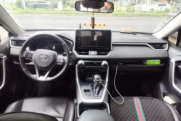 Used Toyota RAV4 2020 2.0L CVT Two-Wheel Drive Fashion Edition Interior 2