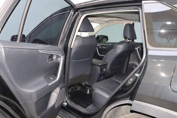 Used Toyota RAV4 2020 2.0L CVT Two-Wheel Drive Fashion PLUS Edition Interior 2