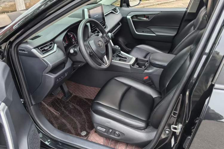 Used Toyota RAV4 2020 2.0L CVT Two-Wheel Drive Fashion Edition Interior 3