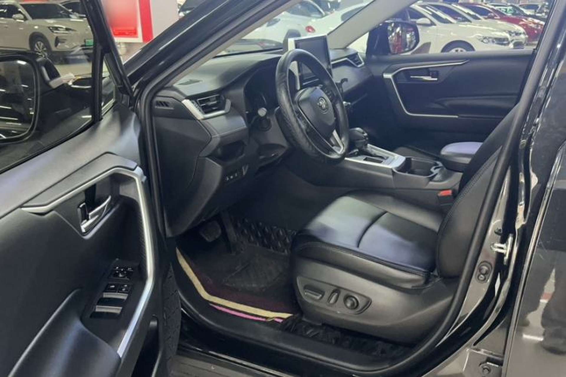 Used Toyota RAV4 2020 2.0L CVT Two-Wheel Drive Fashion Edition Interior 3