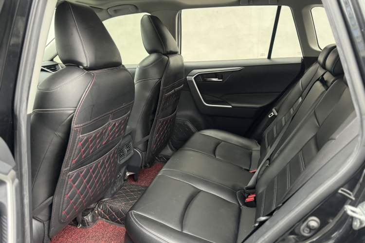 Used Toyota RAV4 2020 Dual-Engine 2.5L E-CVT Two-Wheel Drive Elite Edition Interior 3