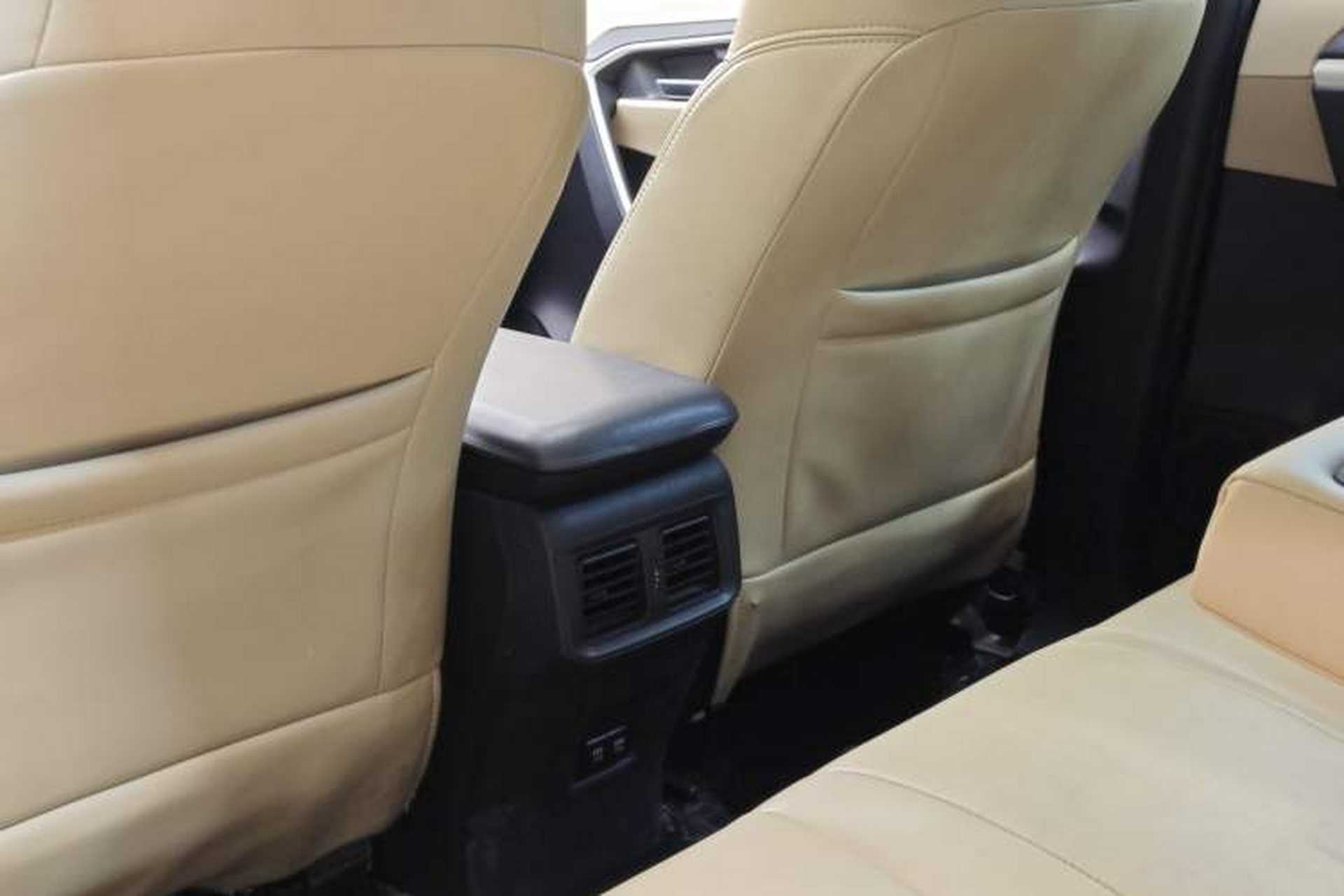 Used Toyota RAV4 2020 2.0L CVT Two-Wheel Drive Fashion Edition Interior 3