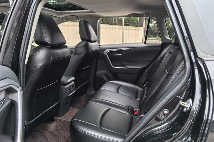 Used Toyota RAV4 2020 2.0L CVT Two-Wheel Drive Fashion Edition Interior 4
