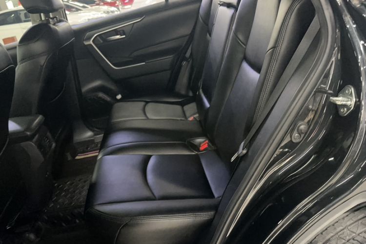Used Toyota RAV4 2020 2.0L CVT Two-Wheel Drive Fashion Edition Interior 4