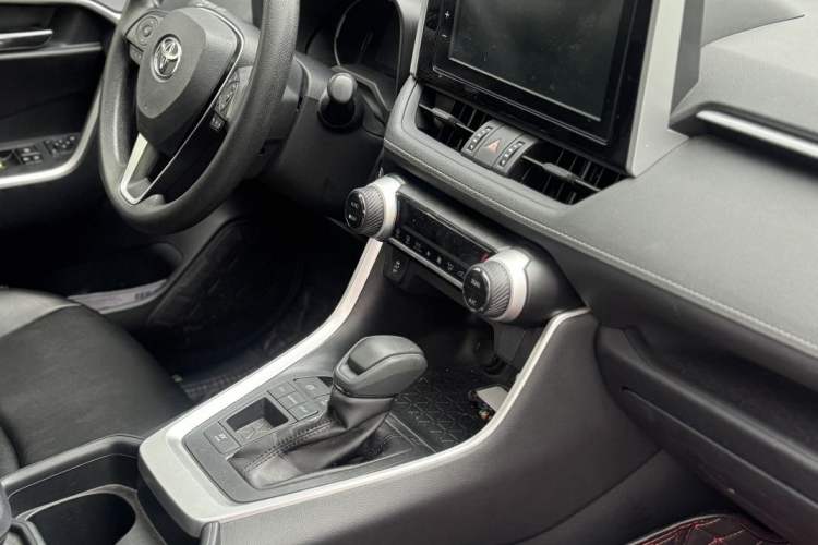 Used Toyota RAV4 2020 Dual-Engine 2.5L E-CVT Two-Wheel Drive Elite Edition Interior 4