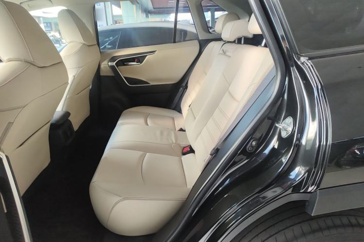 Used Toyota RAV4 2020 2.0L CVT Two-Wheel Drive Fashion PLUS Edition Interior 4